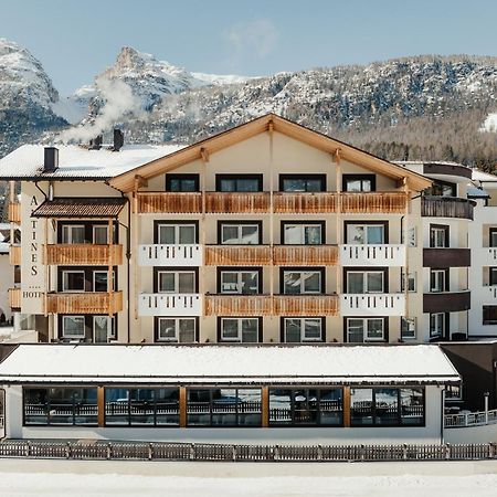 Hotel Antines Ла Виля Екстериор снимка